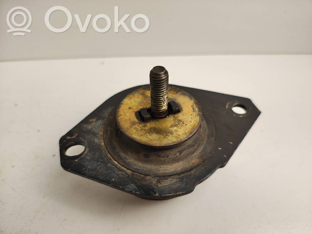 Saab 900 CD Engine mount bracket 
