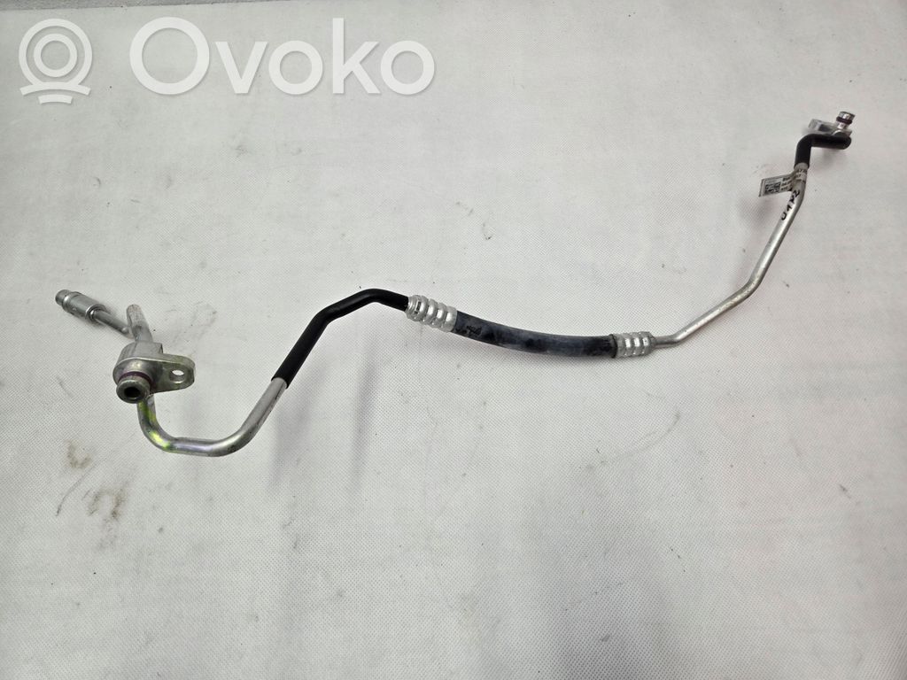 Audi A4 S4 B9 Ilmastointilaitteen putki (A/C) 