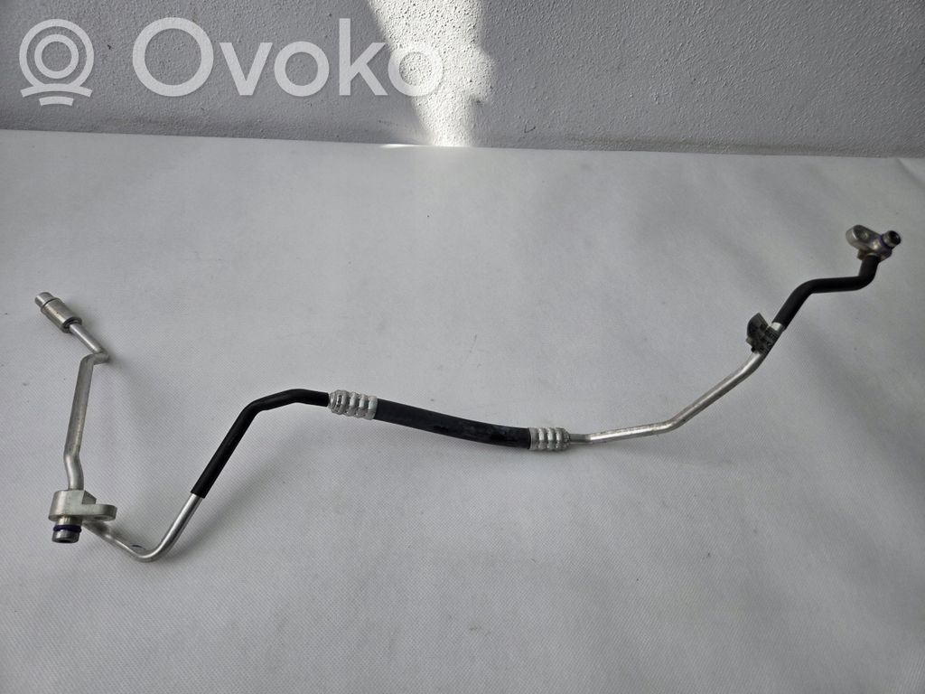 Audi A4 S4 B9 Ilmastointilaitteen putki (A/C) 