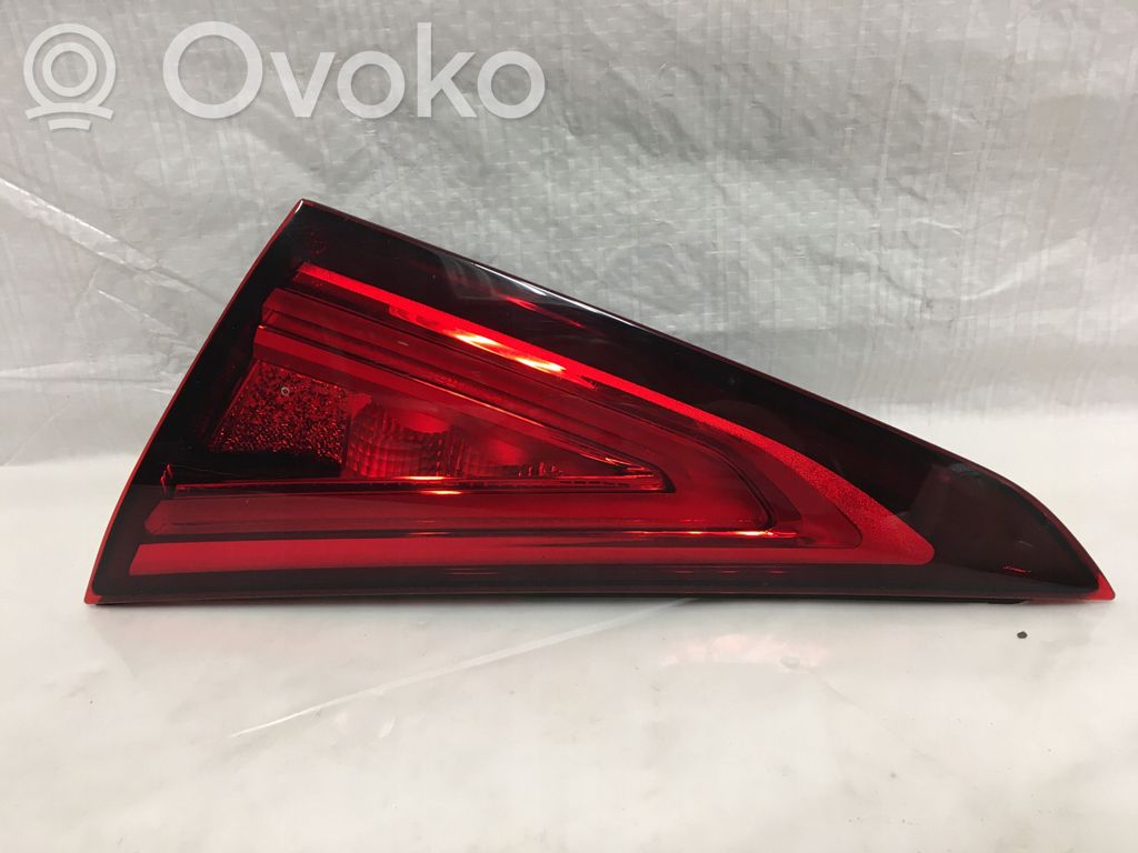 Lampy tylnej klapy bagażnika   A2579064700