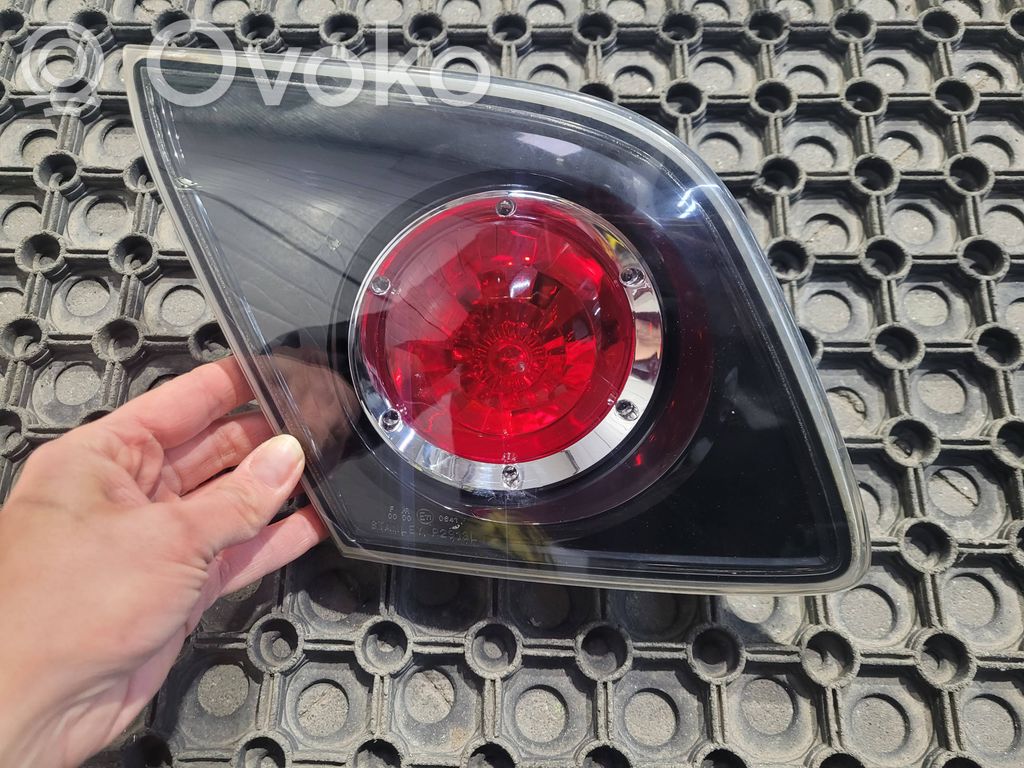 Tailgate rear/tail lights   E110641,P2913L