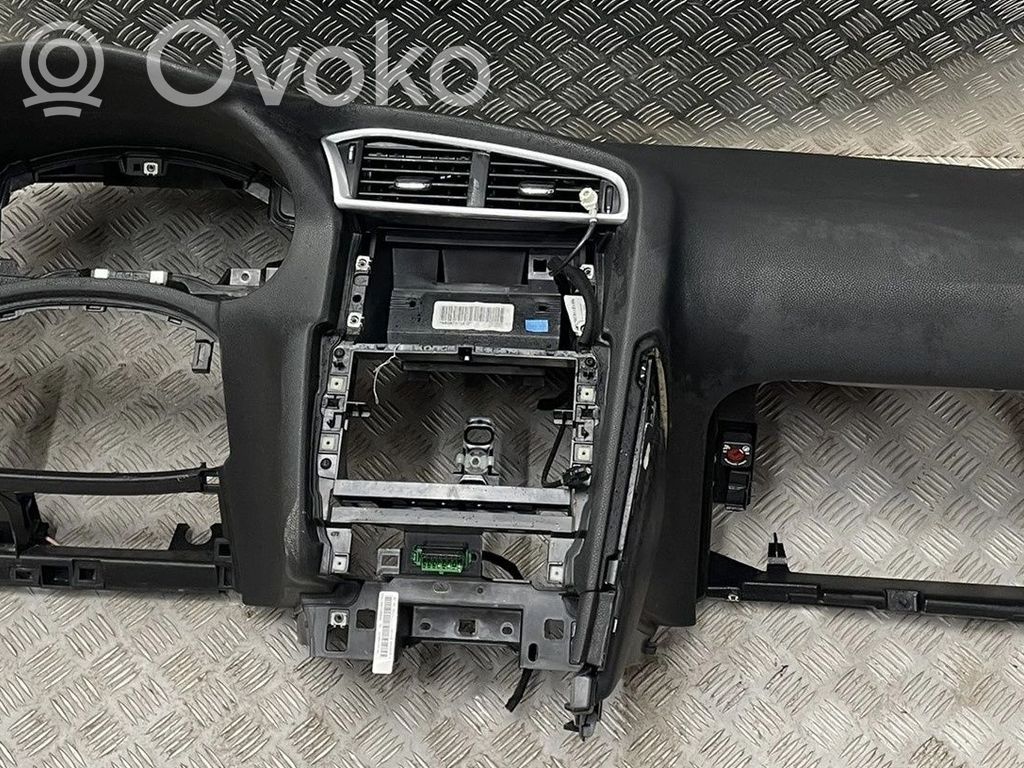 Citroen C4 II Panelis 