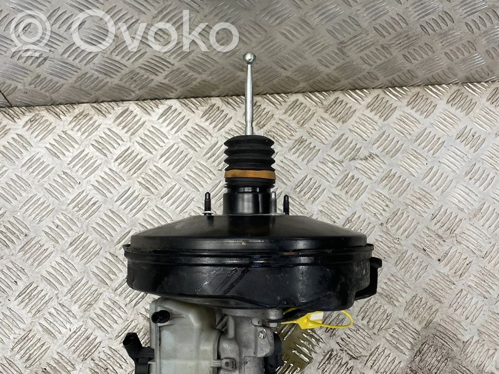 Volkswagen Golf V Brake booster 