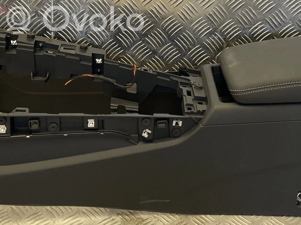 Audi A4 S4 B9 Centrinė konsolė 