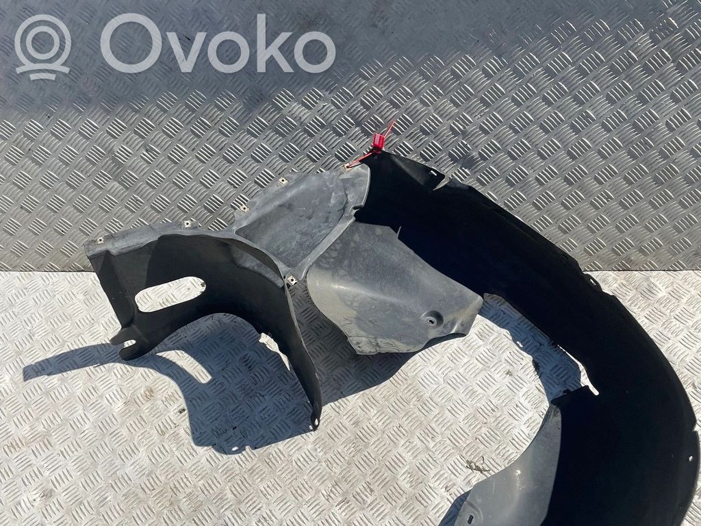 Volkswagen Golf V Etulokasuojan reuna 