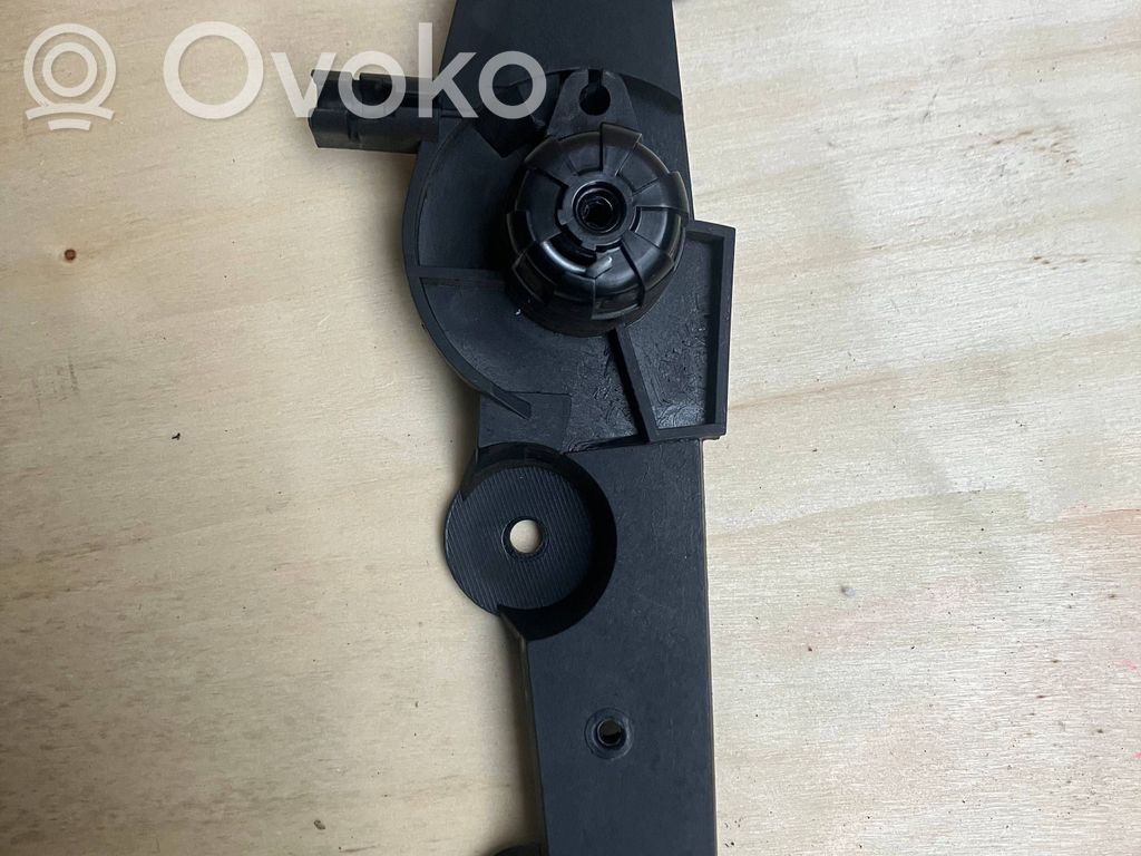 Engine bonnet (hood) release handle   7052579,22339910