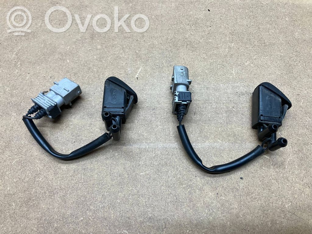 BMW 5 E34 Windshield washer spray nozzle 