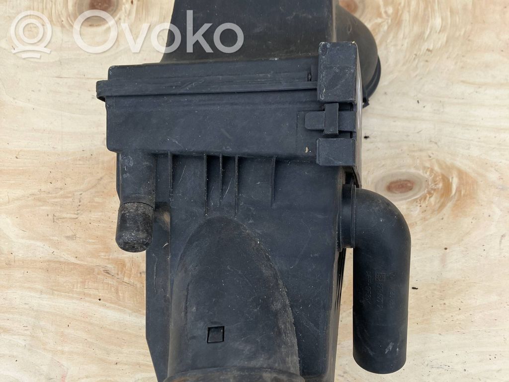 BMW 5 E39 Air filter box 