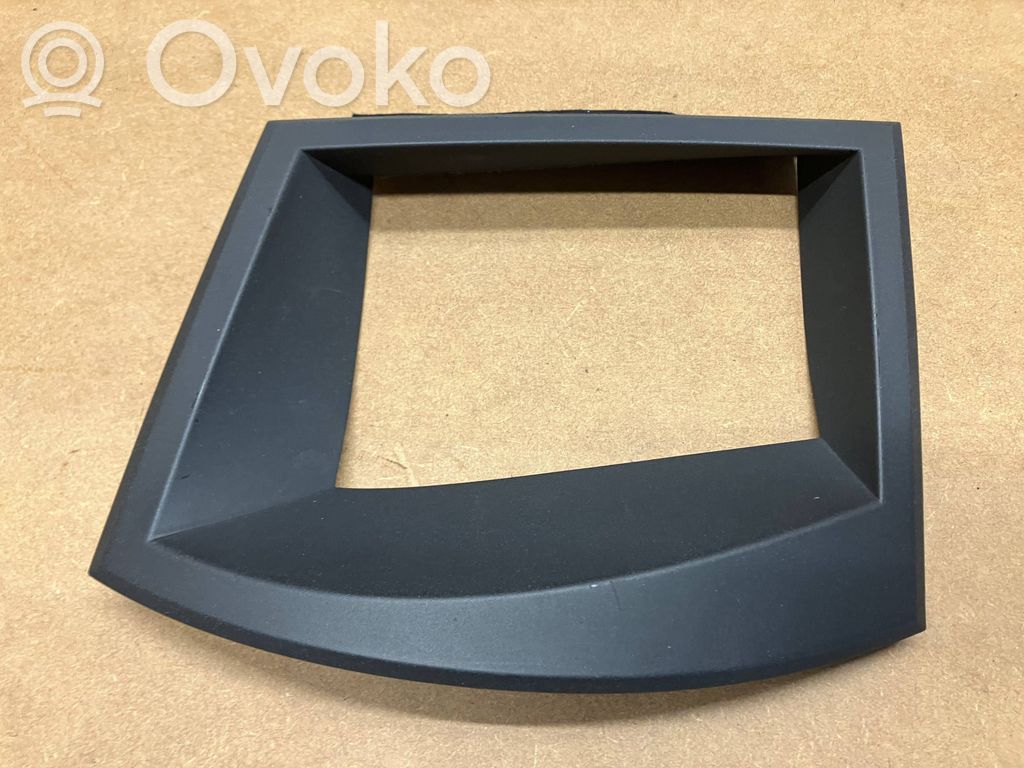 BMW 5 E60 E61 Kita panelės detalė 