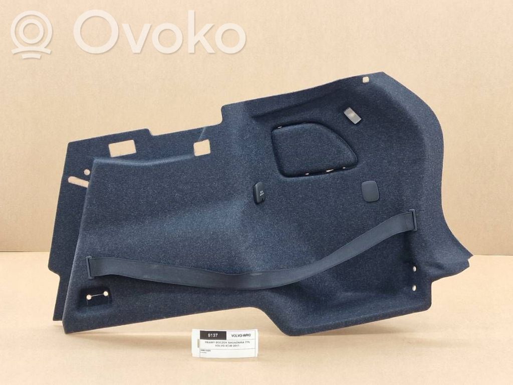 Volvo XC40 Boczek / Tapicerka / bagażnika 