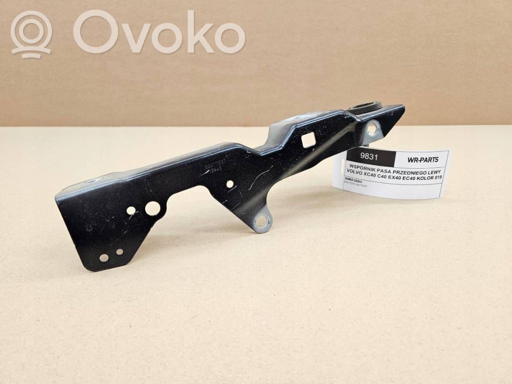 Volvo C40 Uchwyt / Mocowanie błotnika przedniego 