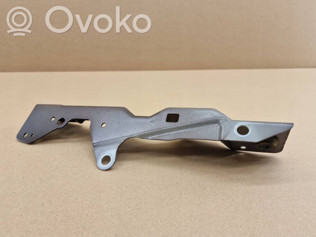 Volvo C40 Uchwyt / Mocowanie błotnika przedniego 
