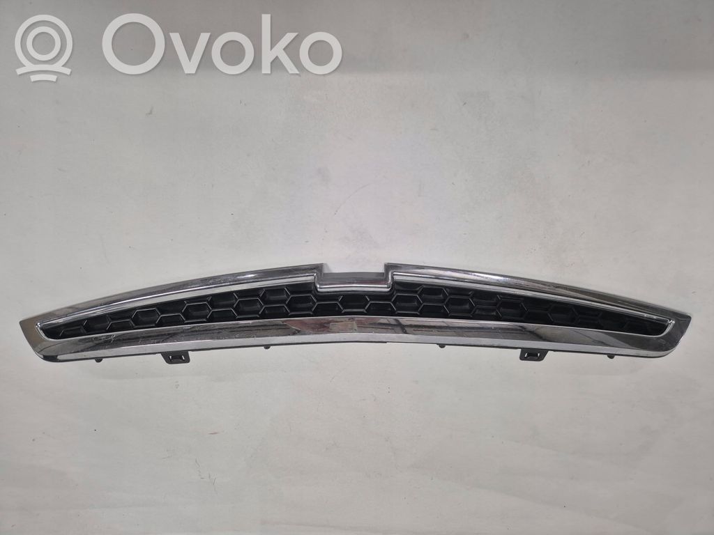 Chevrolet Spark Etupuskurin ylempi jäähdytinsäleikkö 