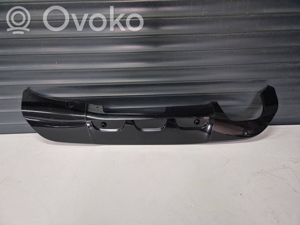 BMW X1 E84 Takapuskurin alaosan lista 