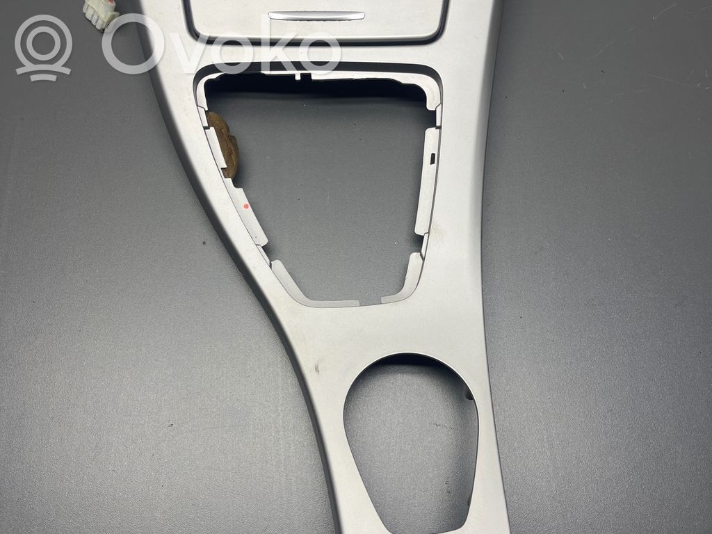 BMW 3 E90 E91 Pavarų perjungimo svirties apdaila (plastikinė) 
