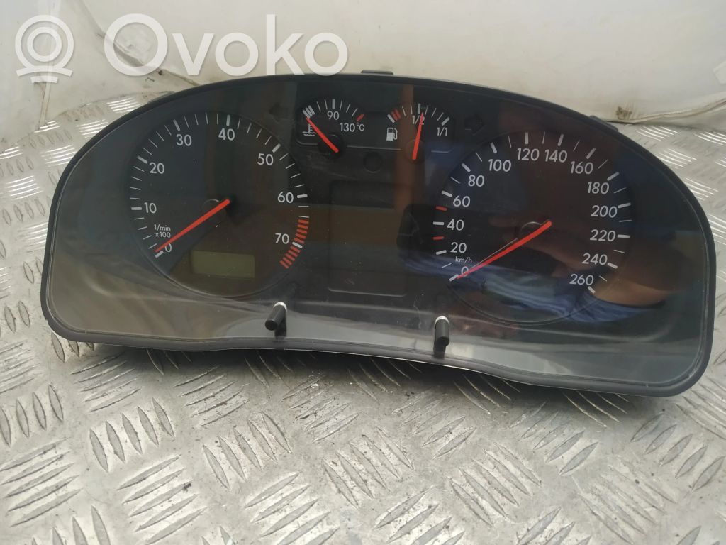 Volkswagen PASSAT B5 Licznik / Prędkościomierz 