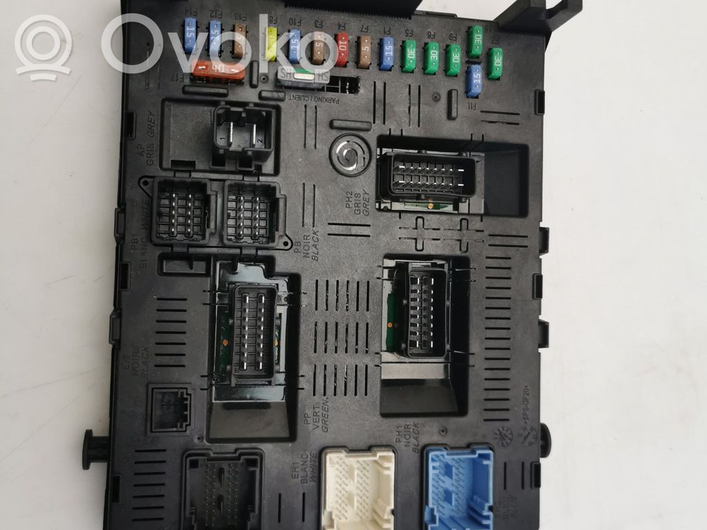 Peugeot 607 Juego de caja de fusibles 