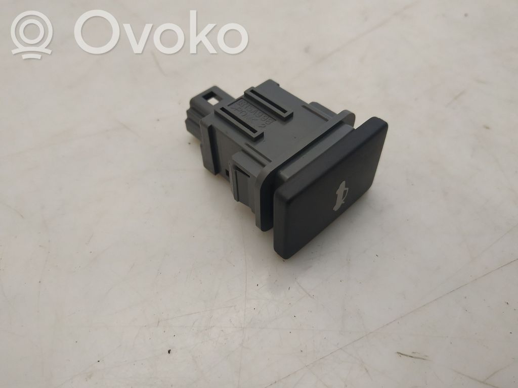 Tailgate/boot open switch button   15A998