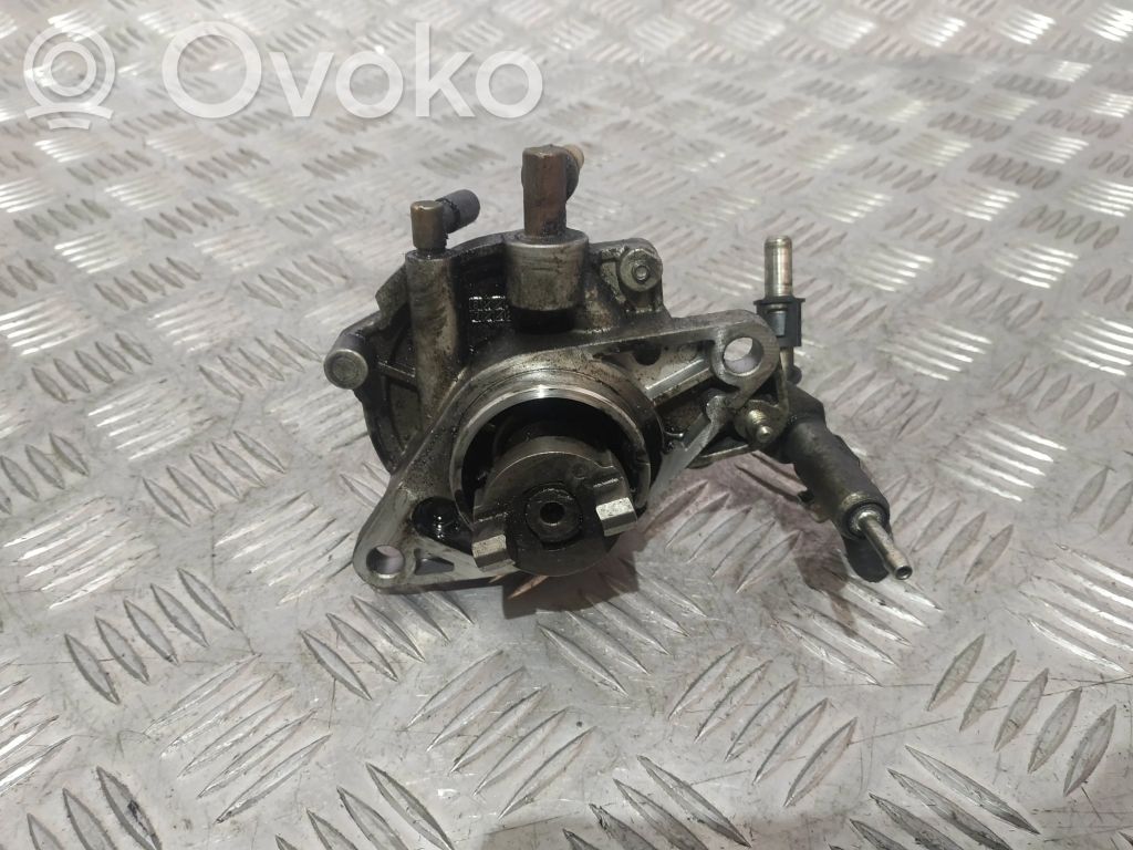Opel Astra H Vacuum pump 