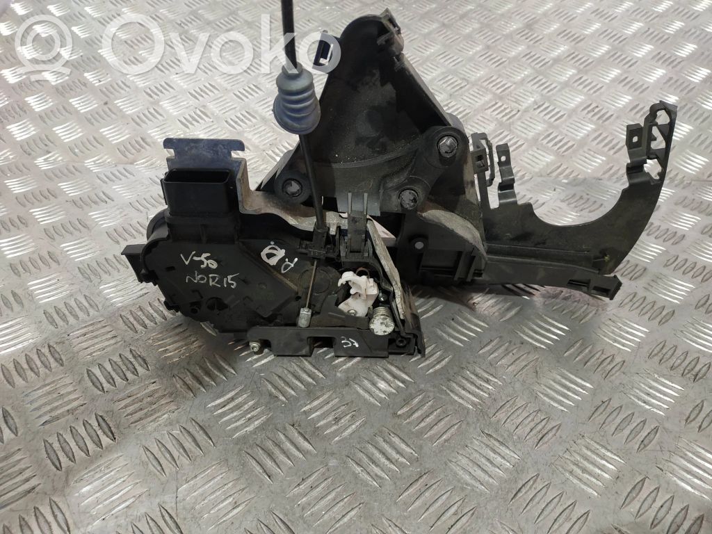 Volvo V50 Front door lock 