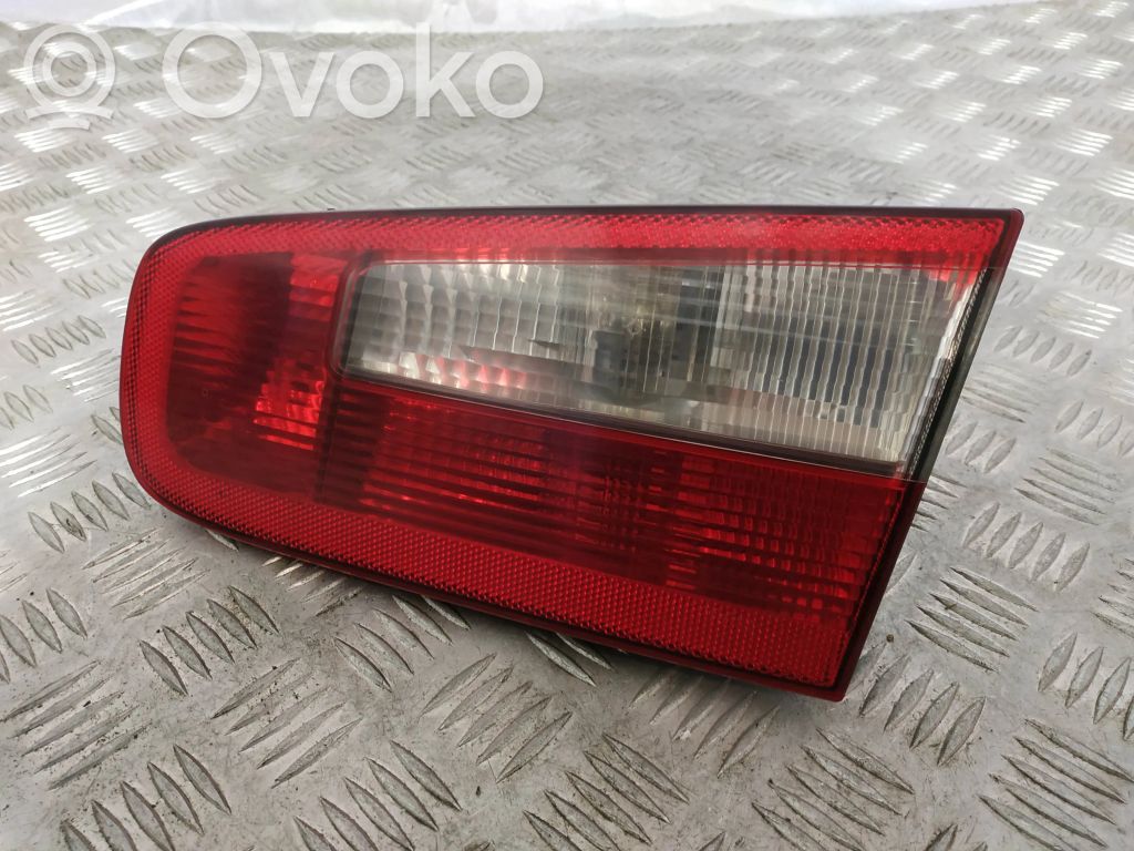 Renault Laguna II Aizmugurējais lukturis pārsegā 
