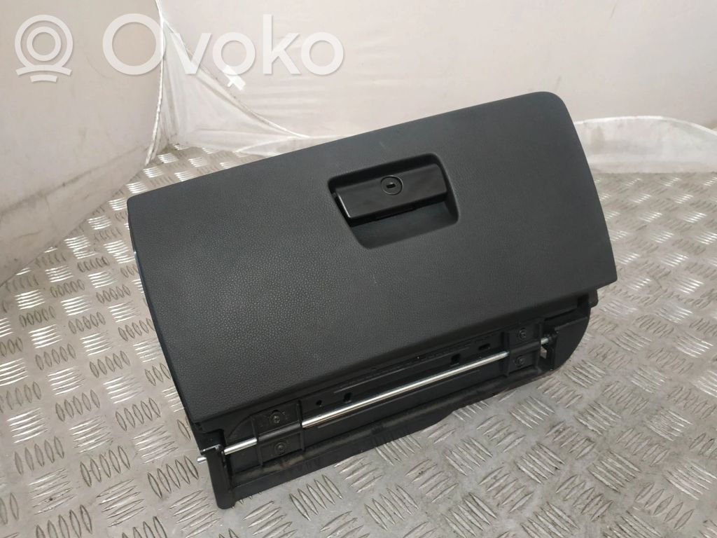 BMW 3 E90 E91 Daiktadėžė 