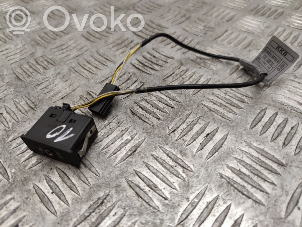 BMW 3 E90 E91 AUX in-socket connector 