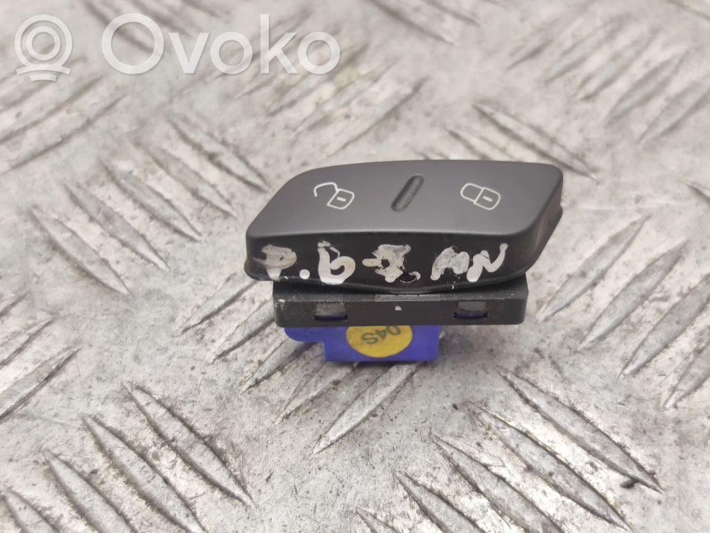 Volkswagen PASSAT B7 Central locking switch button 