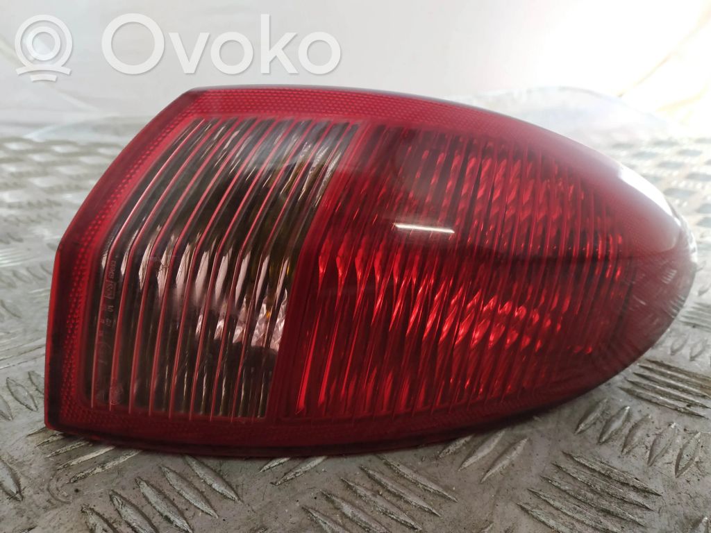 Alfa Romeo 147 Aizmugurējais lukturis virsbūvē 