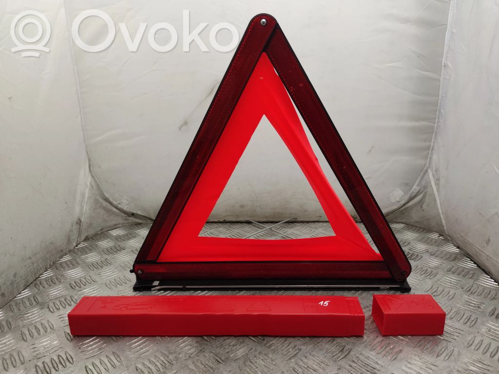 Trójkąt ostrzegawczy   E1127R033996,27R033996,5658285,5658287