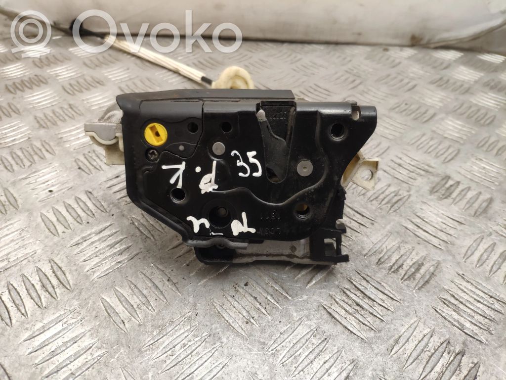 Volkswagen Touareg II Front door lock 