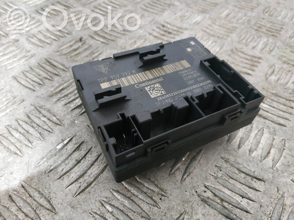Unidad de control/módulo de la puerta   7PP959792K