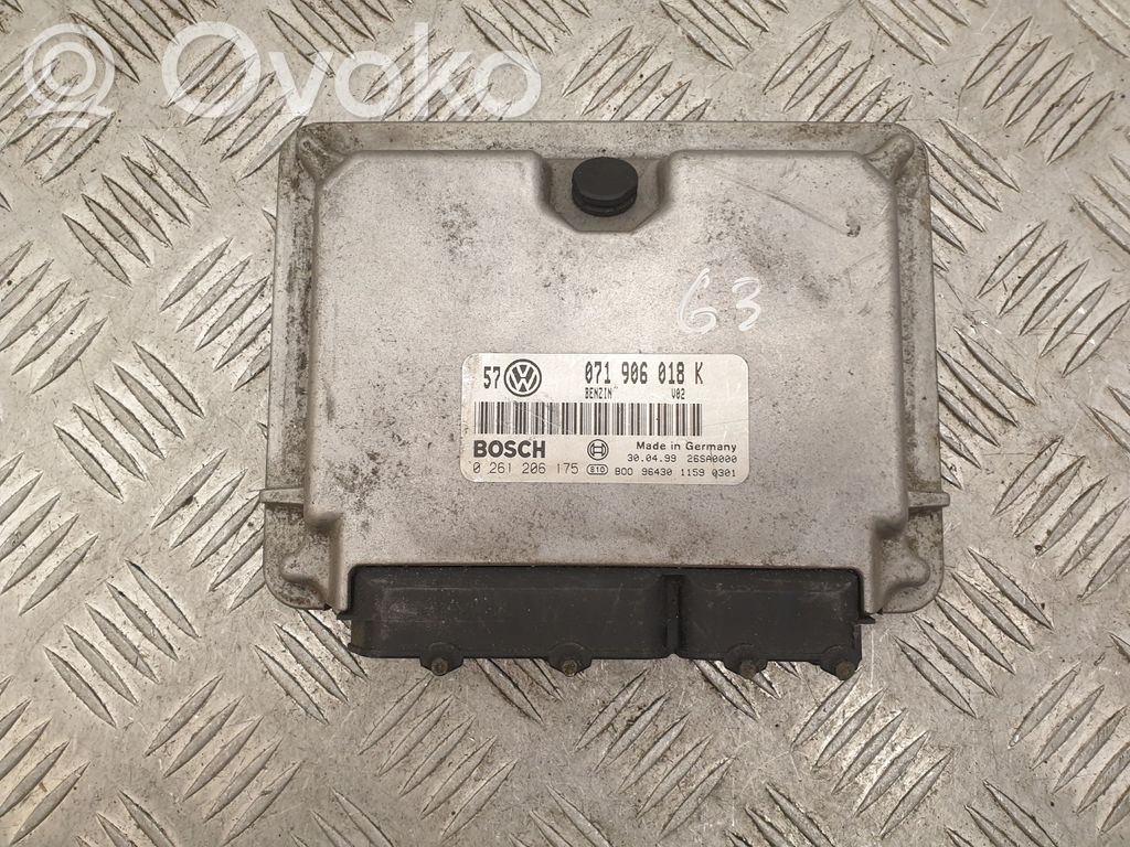 Volkswagen Golf IV Engine control unit/module 