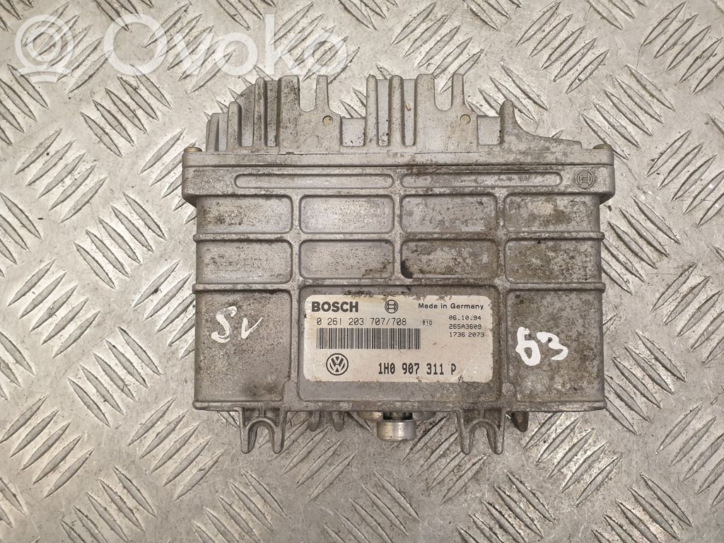 Volkswagen Golf III Engine control unit/module 
