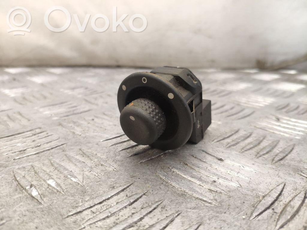 Renault Clio II Wing mirror switch 