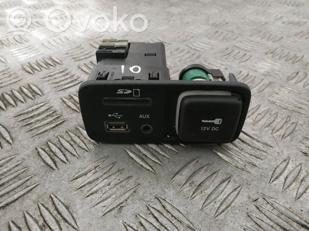 Jeep Cherokee KL AUX in-socket connector 