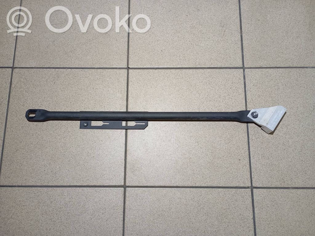 Volvo XC60 Radiator mount bracket 