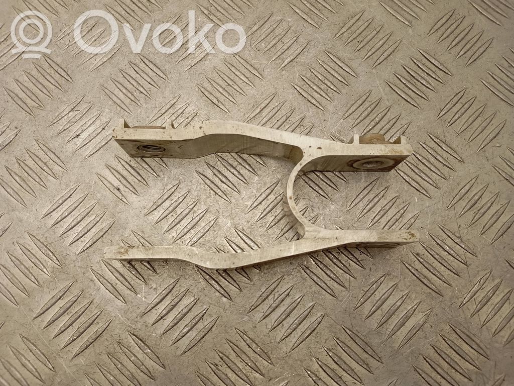 Volvo XC60 Engine mounting bracket 