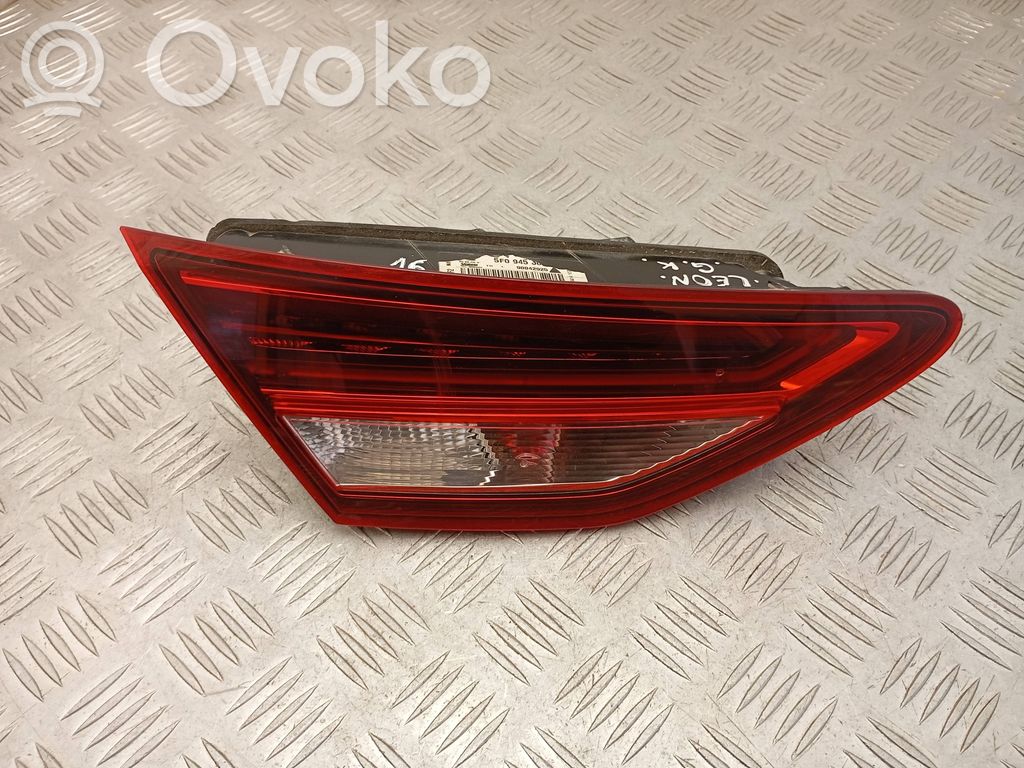Seat Leon (5F) Takaluukun takavalot 