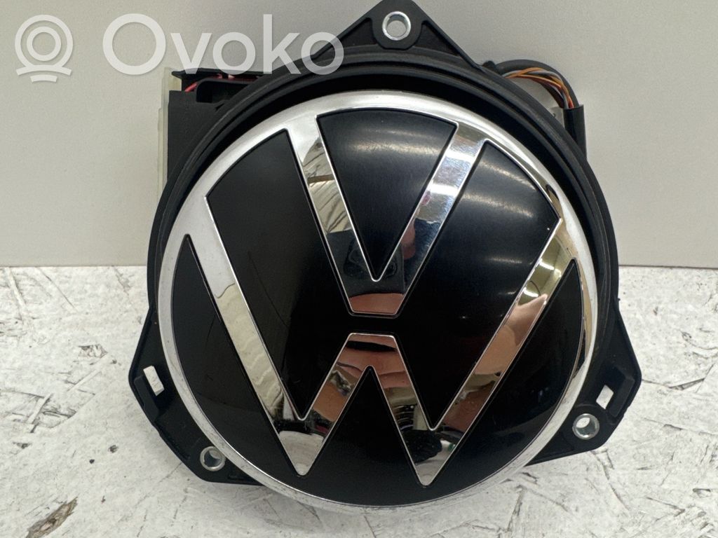 Volkswagen Golf VIII Tavaratilan luukun kahva kameralla 