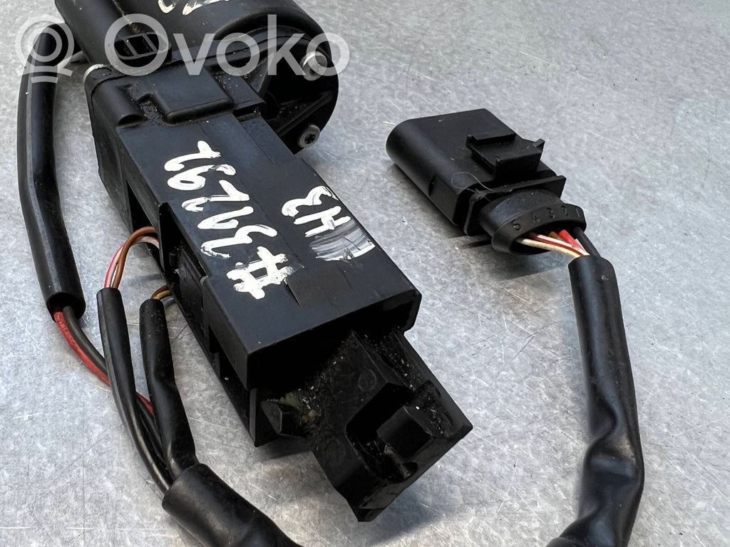 Audi A8 S8 D3 4E Притягиватель задней крышки 