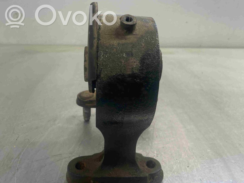 Toyota Avensis T270 Engine mounting bracket 