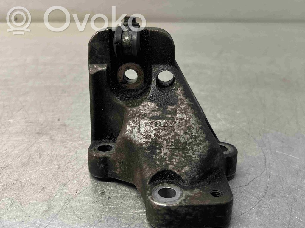 Volvo XC90 Engine mounting bracket 