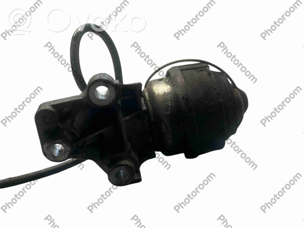 Volvo XC90 Engine mounting bracket 
