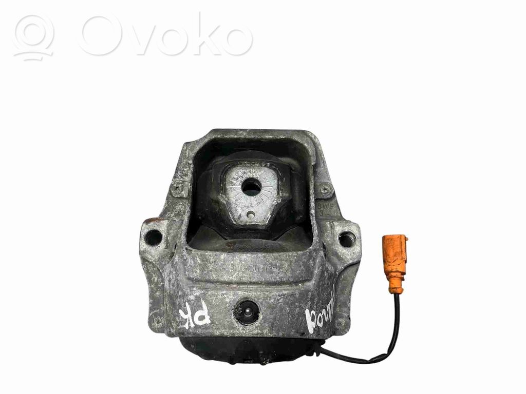 Audi A4 Allroad B8 Engine mount bracket 