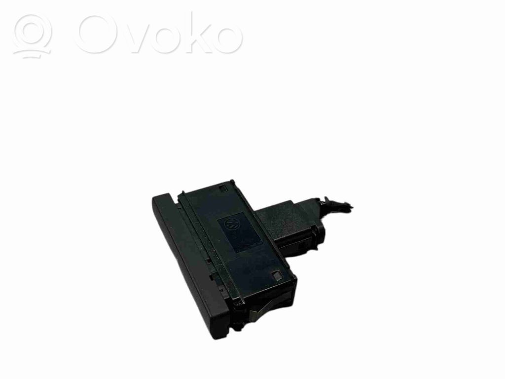 Volkswagen PASSAT B7 Hazard light switch 