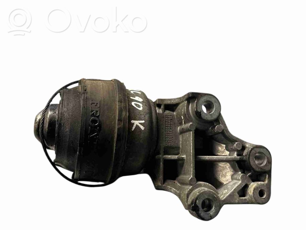 Volvo XC90 Engine mounting bracket 