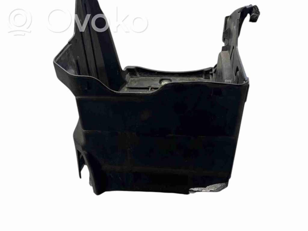 Volvo XC60 Akkulaatikon alusta 