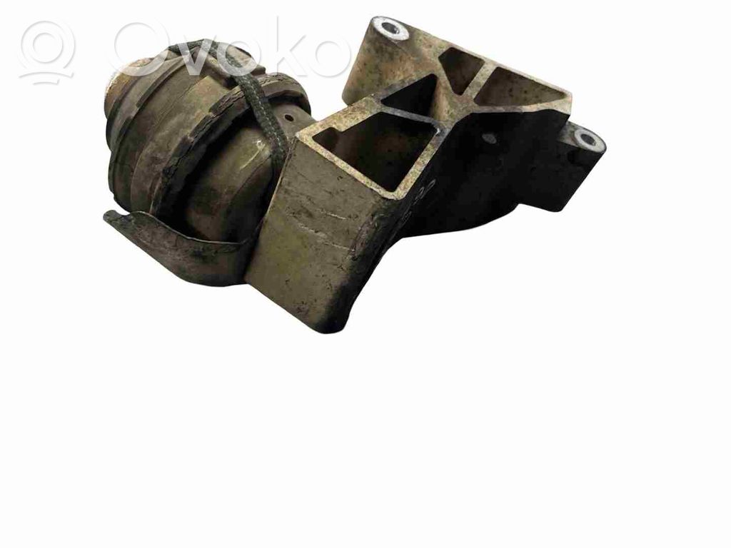Volvo XC90 Engine mount bracket 