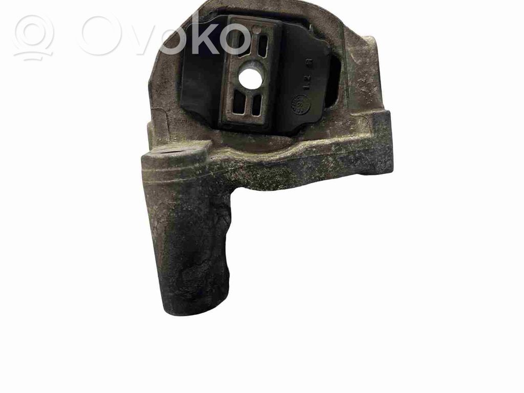 Volvo XC90 Engine mount bracket 
